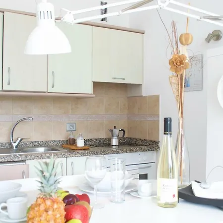 Edificio Maranuelas, Puerto La Cruz, Islas Canarias Tenerife *