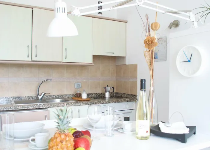 Edificio Maranuelas, Puerto La Cruz, Islas Canarias Tenerife *