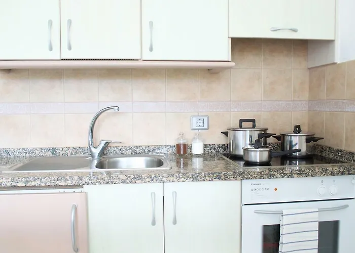 Edificio Maranuelas, Puerto La Cruz, Islas Canarias Tenerife