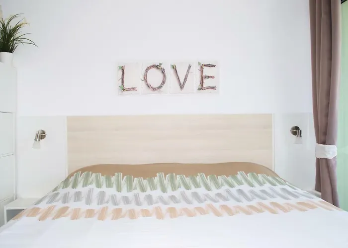 Edificio Maranuelas, Puerto La Cruz, Islas Canarias Tenerife