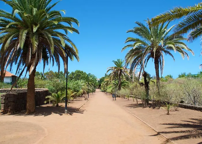 Edificio Maranuelas, Puerto La Cruz, Islas Canarias Tenerife